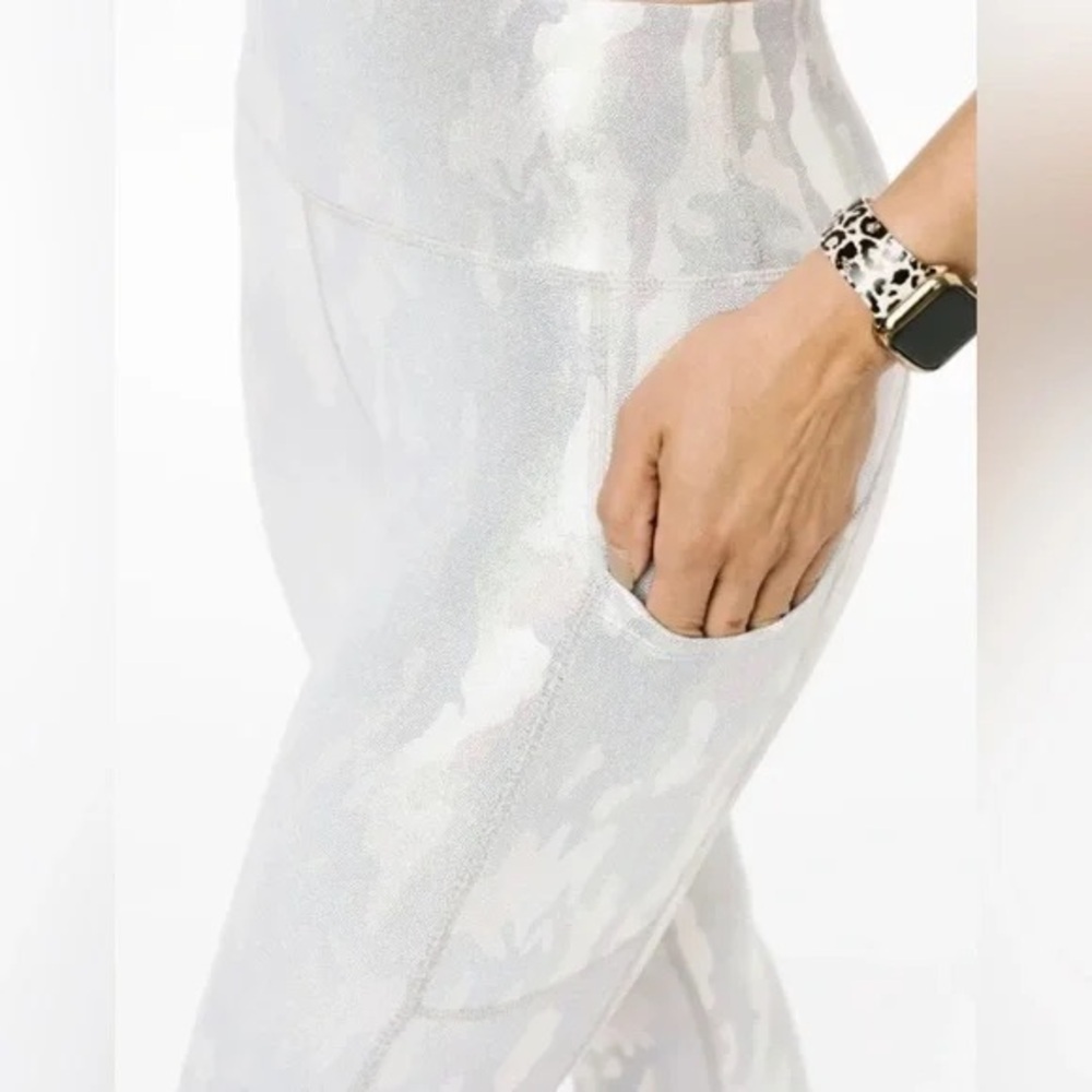 Zyia Active Light n Tight Hi-Rise Cropped Capri Leggings in Silver Metallic Camo